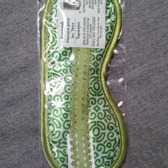 Green "Dream" Satin-like Eye Mask - Picture 2 of 2